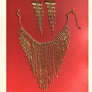 NWOT Luxury Rhinestone Gold Tone Necklace Earrings